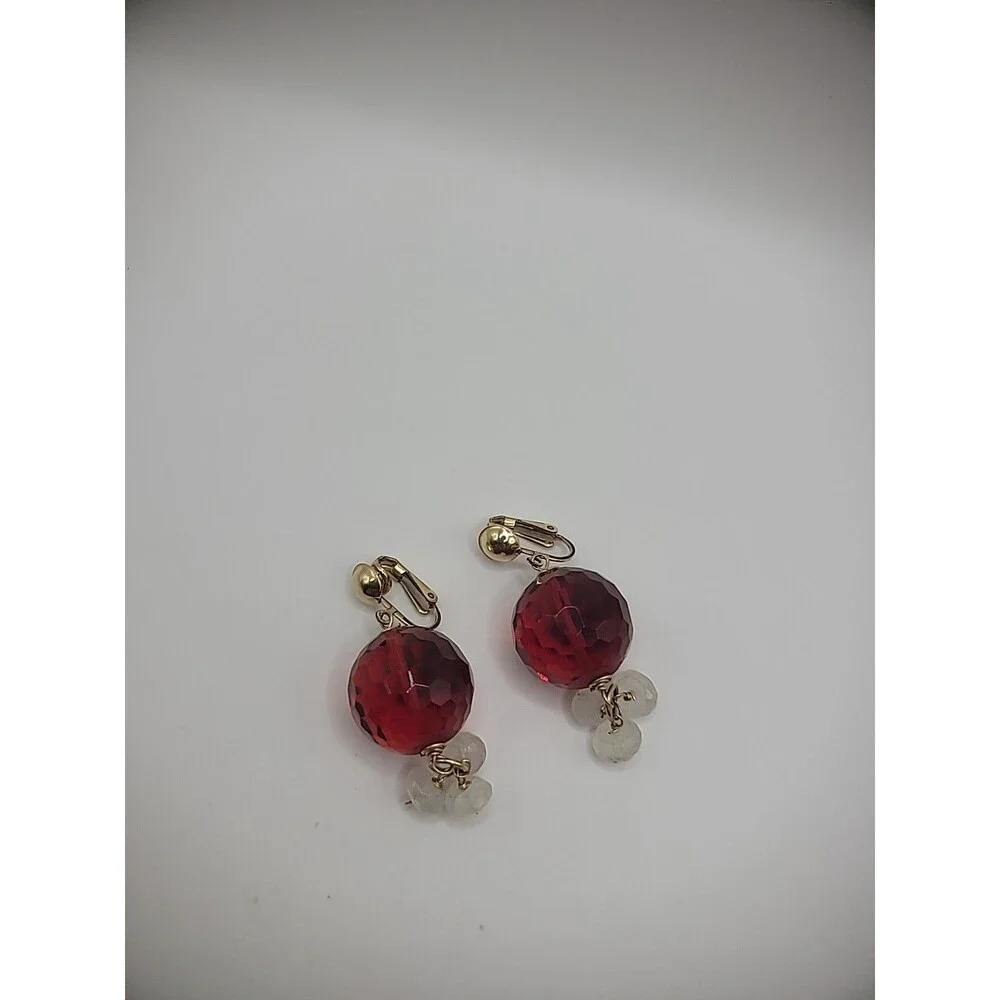 Vintage Earrings Clip On Drop Dangle Red‎ Bead White Beads Jewelry Costume